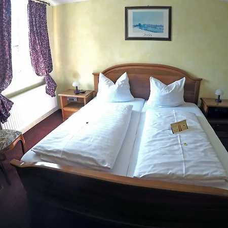 Kaiserhof מלון 2*